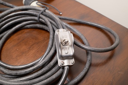 Mole-Richardson 650W Fresnel Tungsten Light with Doors and chain - Picture 5 of 6