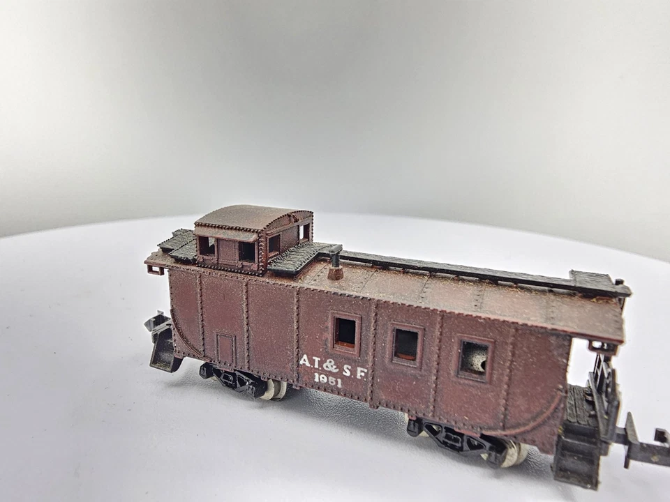 Yugoslavia N Scale Santa Fe Caboose Train Car ATSF 1951 *Weathered? Model Train  - Image 3 of 4