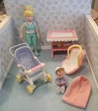 COMPLETE Fisher Price Babysitter & Baby Set Loving Family