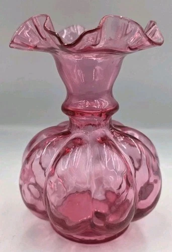 Vintage FENTON Cranberry Pink Glass Optic Melon Ruffled Edge Vase Vessel 14cm