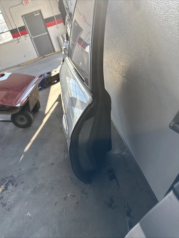 Audi A6 LH 2008 puerta trasera de pasajero plateada con bisagras OEM excelente estado Foto 3 de 4