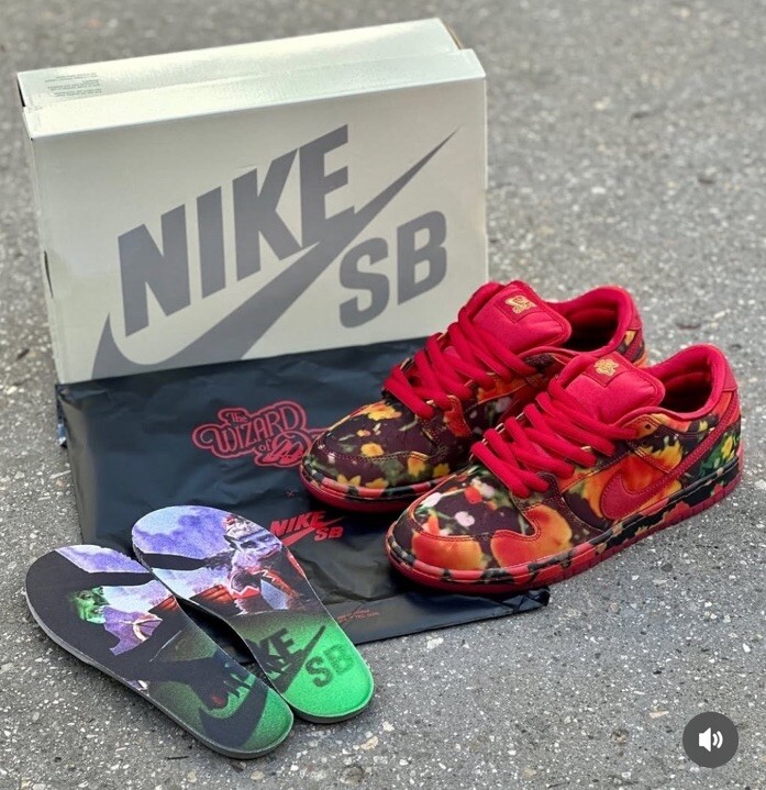 Nike SB Dunk Low x Wizard of Oz Poppy Field Shoes Sneakers Nike SB Dunk Low x Wizard of Oz Poppy Field Shoes Sneakers