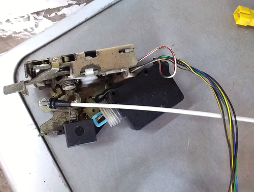 mercedes benz sprinter 2001-2006 left front door lock mechanism a9017201435 - Picture 3 of 7