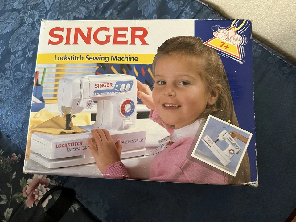Vintage Singer Lockstitch Childs Sewing Machine In Box For Parts READ - Image 2 of 4