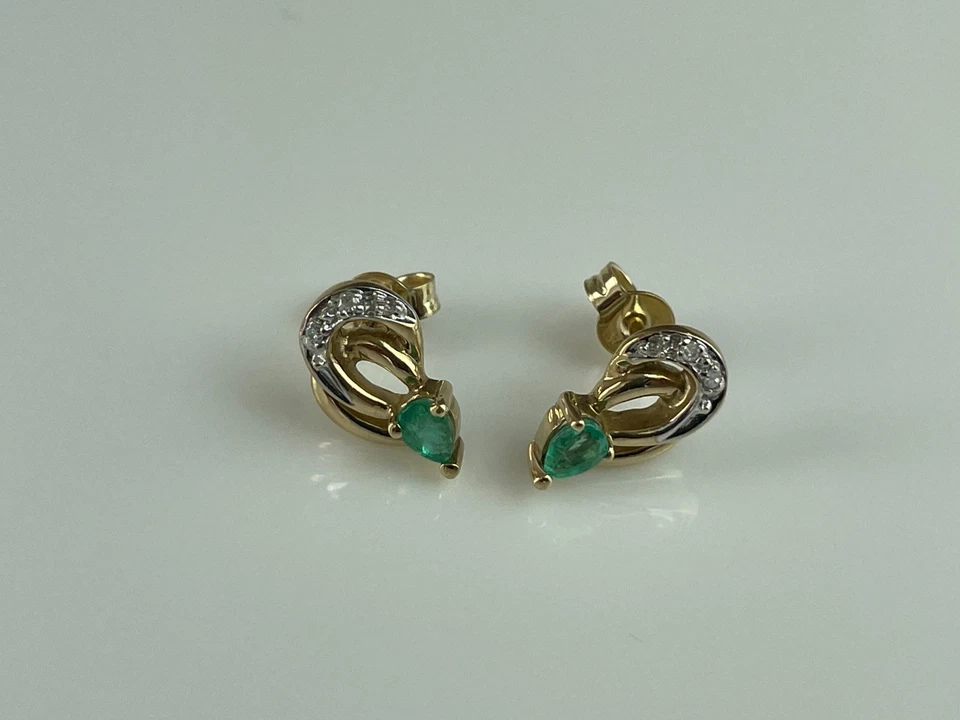 Emerald and Diamond Earrings 9ct Gold Emerald Diamond Stud Vintage Earrings - Image 3 of 4