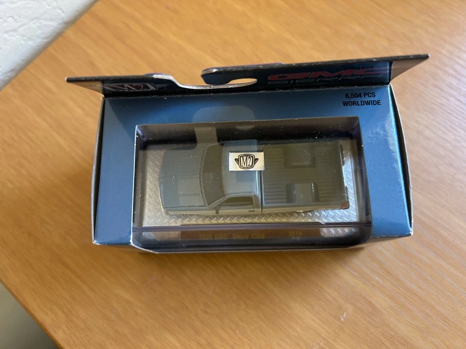 M2 1:64 1988 GMC Sierra 1500 pickup truck ~ S118 - Image 2 of 4