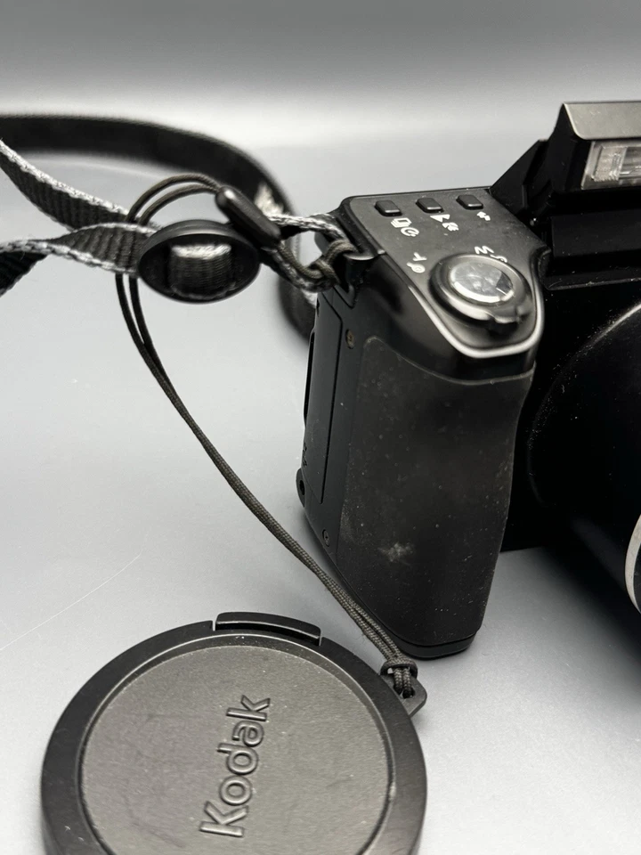 KODAK Easy Share Z8612 IS Digitalkamera, 8.1 MP 12-fach opt. Zoom 6,3cm Display - Bild 2 von 4