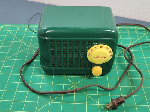 Vintage Arvin Model 243-T Green Metal Midget Vacuum Tube Radio 1948 Works