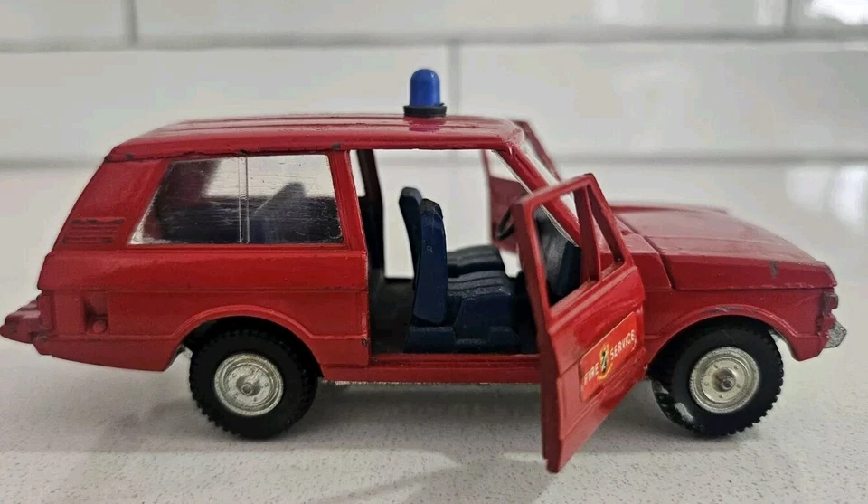 Dinky Toys 195 Range Rover Fire Service Vehicle Red Unboxed - Image 4 of 4