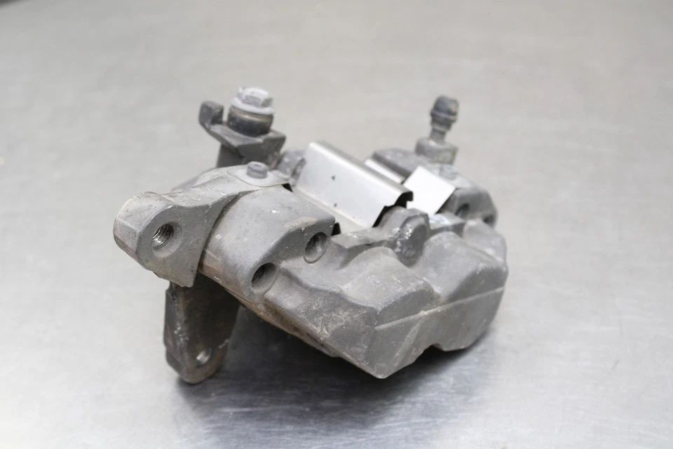 05-09 SUZUKI BOULEVARD C90 VL1500 REAR BACK BRAKE CALIPER 69100-10F10-999 - Image 4 of 4