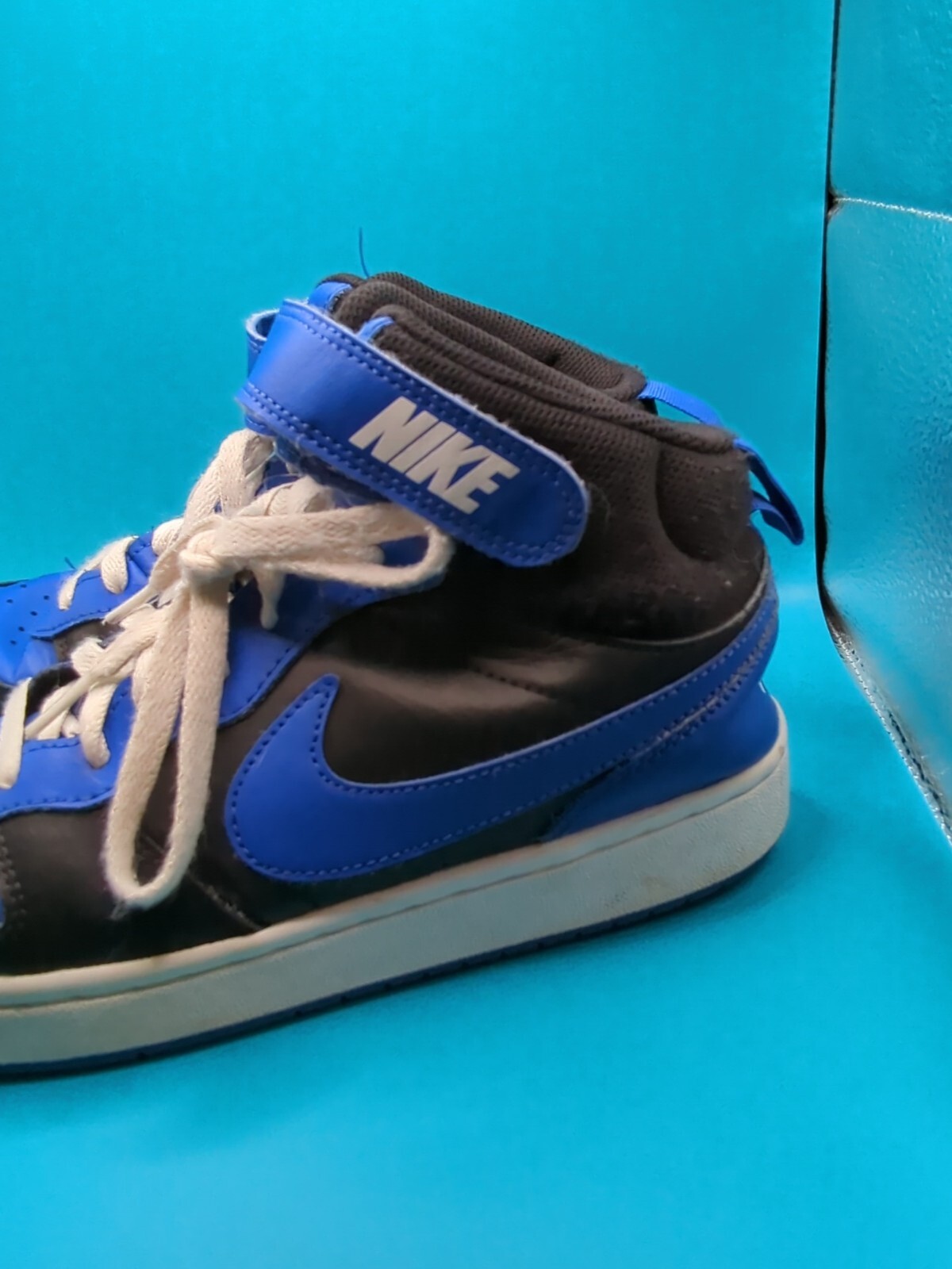 SAOLA NIKE COURT BOROUGH MID 2 DM8872 001 (RAGAZZI 7 ANNI) ROYAL BLACK USATA COSÌ COM'È