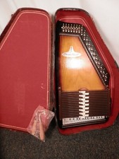 Rhythm Band Chroma Harp Sunburst AutoHarp with chipboard case  tuning keys