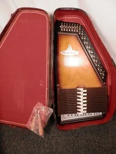 Rhythm Band Chroma Harp Sunburst AutoHarp with chipboard case + tuning keys