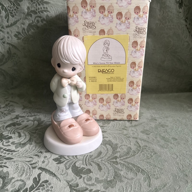 Precious Moments ‘Who's Gonna Fill Your Shoes’ Figurine  #532061  1996