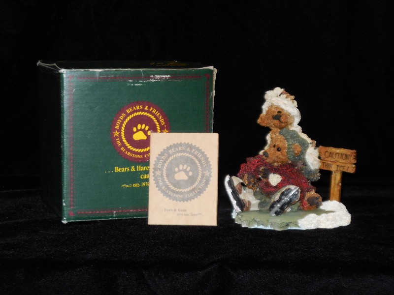 Boyds Bearstone “Simone & Bailey Helping Hands”   Style 2257 1995 Mint