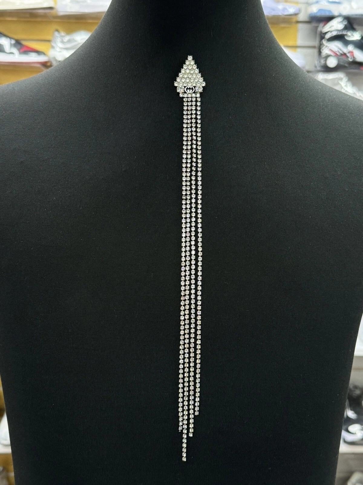 Boucle d'oreille GUCCI ALESSANDRO MICHELE triangle long pompon simple déclaration