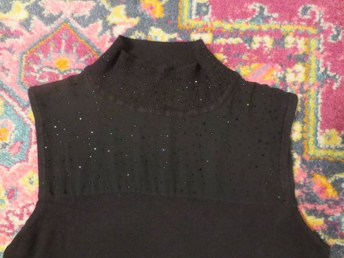 Gauge sleeveless mock turtleneck Medium 