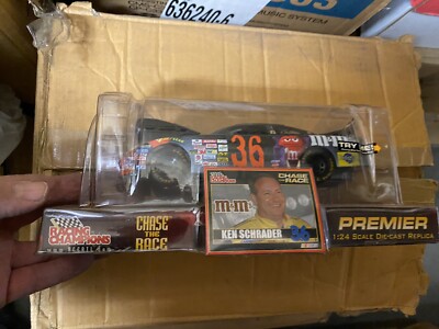 ミニカー 1:24 ACTION 2006 #38 M&M'S HALLOWEEN Racing Champions M&M's Halloween Snickers Ken Schrader #36 Pontiac