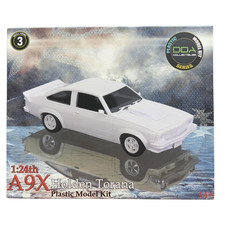 DDA 810K 1/24 A9X Torana Sealed Body Opening Bonnet with Engine Plastic Model Ki