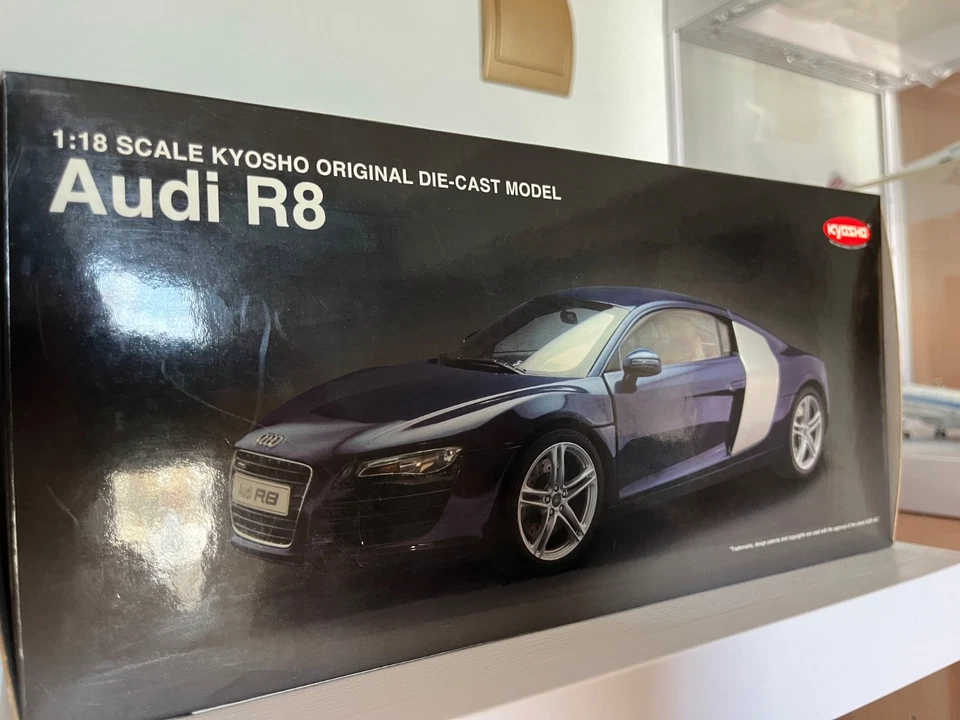 Audi R8 4.2 V8 Blue Metallic 2007 1/18 Kyosho 091213BL - Immagine 4 di 4