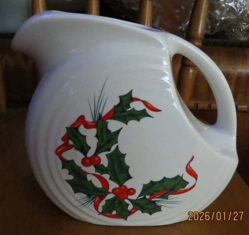 FIESTA 28 OZ HOLLY BERRY AND RIBBON MEDIUM DISC PITCHER WHITE CHRISTMAS HOLIDAY