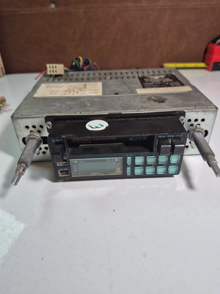 Vtg Pyramid Phase III Two Knob Old School Car Cassette AM/FM Stereo 650DGL - image 3 of 4