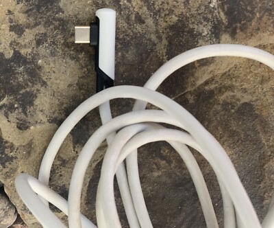 Oculus Quest 2 Cord. Used