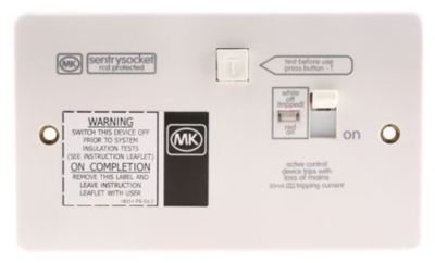 MK Electric Logic Plus 13A, BS-Befestigung, aktiv, einfachige RCD-Buchse, Harnstoffform
