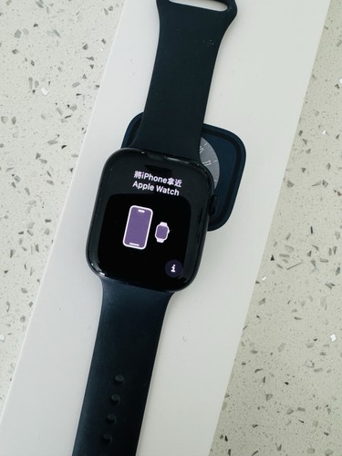 Apple Watch Series 8 - 45 mm - Boîtier en aluminium minuit avec bracelet sport minuit - Photo 2 sur 7