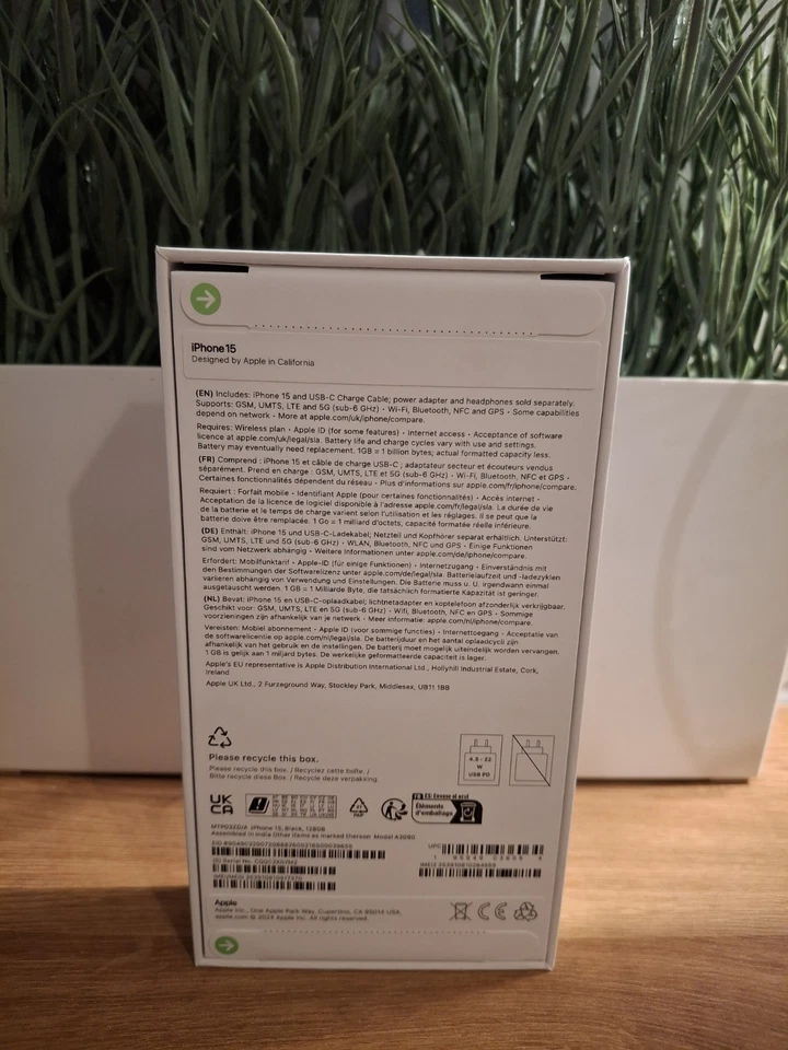 Apple iPhone 15 - 128Go - Noir (Déverrouillé) - Photo 2/4