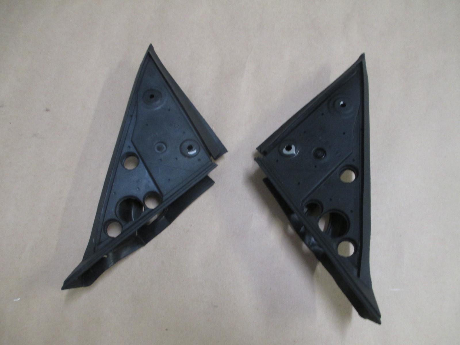 Ferrari 456 LH -RH Side View Mirror Rubber Gasket SET # 65675900 / 65675800