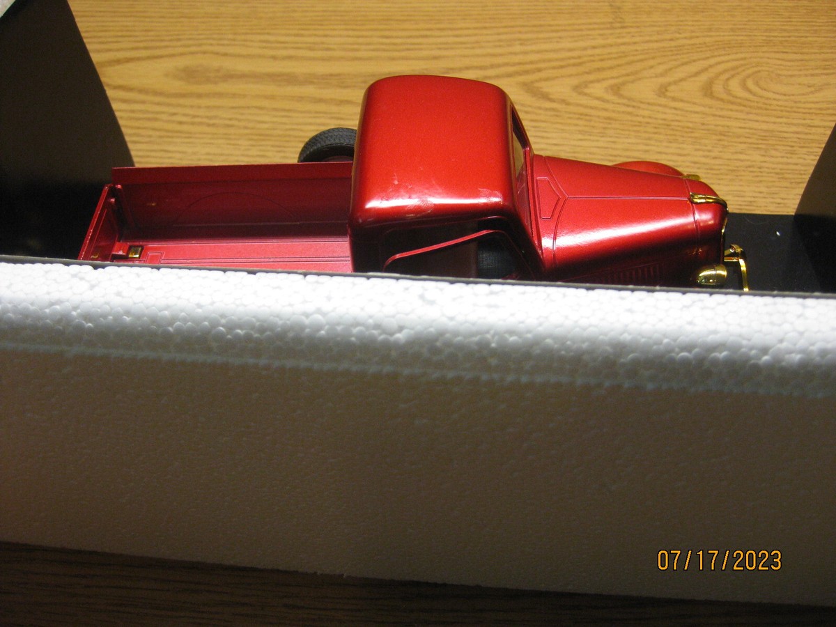 1/18 1936? FORD PICK-UP TRUCK, CUSTOM , MET. RED (1 )