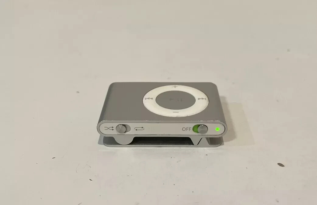 Apple iPod shuffle 2nd Generation - 1GB - Silver w/Charging