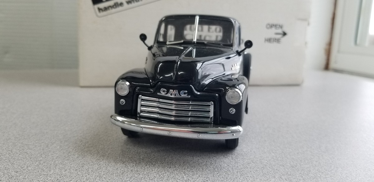 1:24 Danbury Mint 1953 GMC Pickup Truck #2295/5000 Black With Box