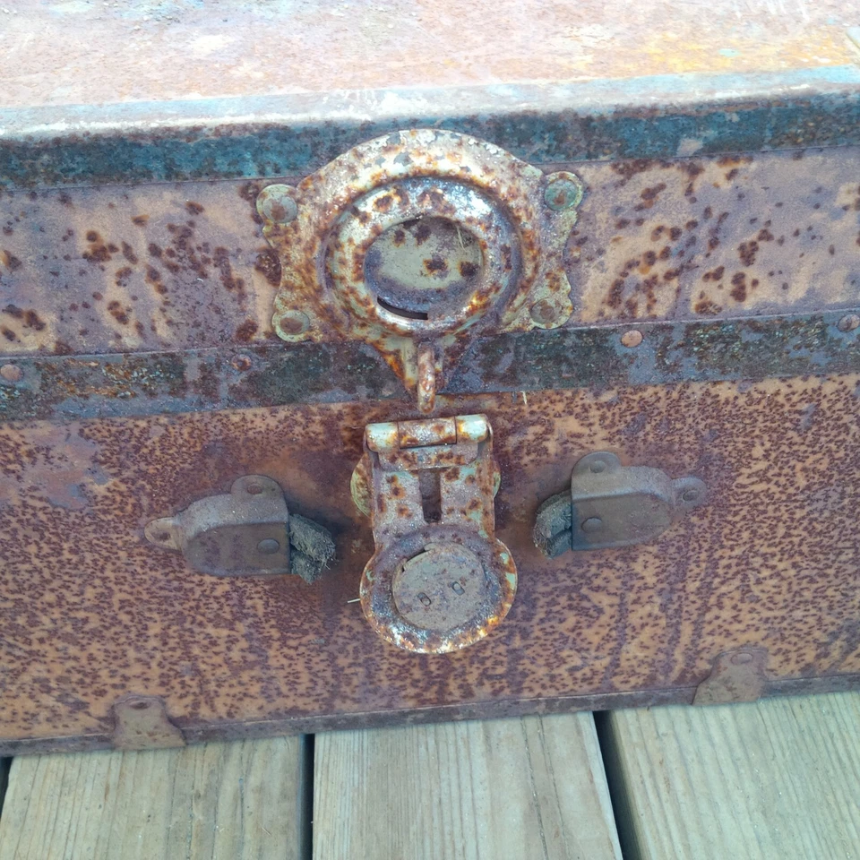 Antiguo baúl de vapor herrajes originales metal náutico pie armario cofre Foto 2 de 4