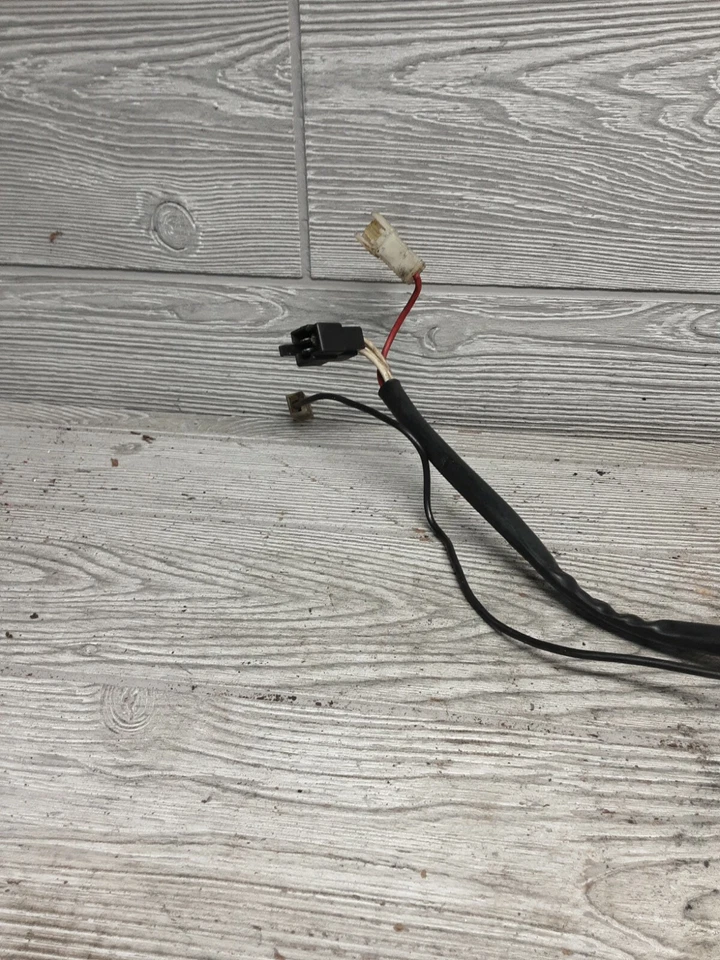 90 85-07 Yamaha Vmax1200 VMAX 1200 1990 clavija delantera derecha montaje rectificador  Foto 3 de 4