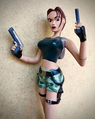 LARA CROFT Der Engel der Finsternis Strahov Complex Figur   Core Design ltd 2004