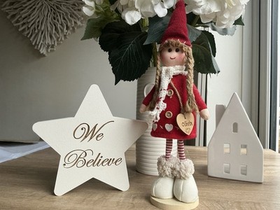 Personalisierte SCANDI rustikale Weihnachtsmädchen Puppe mit Holzherz Deko 