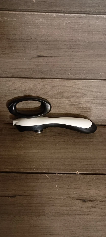Tupperware Smooth Edge Hand Can Opener Black/White - Image 2 of 4