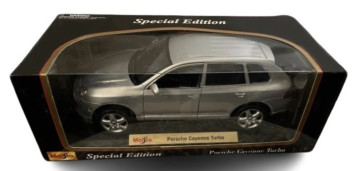 PORSCHE CAYENNE MAISTO 1/18 SILVER SPECIAL EDITION FACTORY