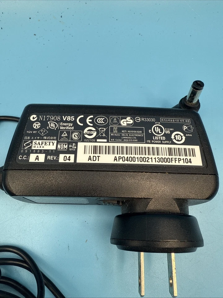 DELTA Electronics AC ADAPTER ADP-40THA 19V 2.15A - Image 2 of 4