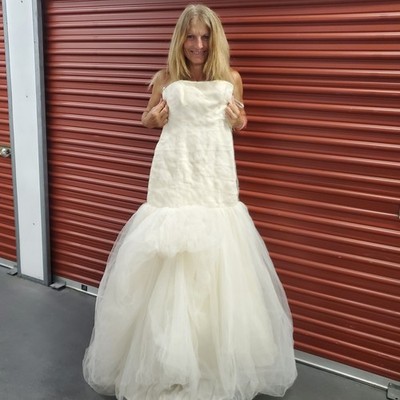green emerald velvet dress Vera Wang Bride Viviane main image 0