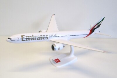 PPC 374991 1:200 Boeing 777-9 Emirates Plastic Push-Fit