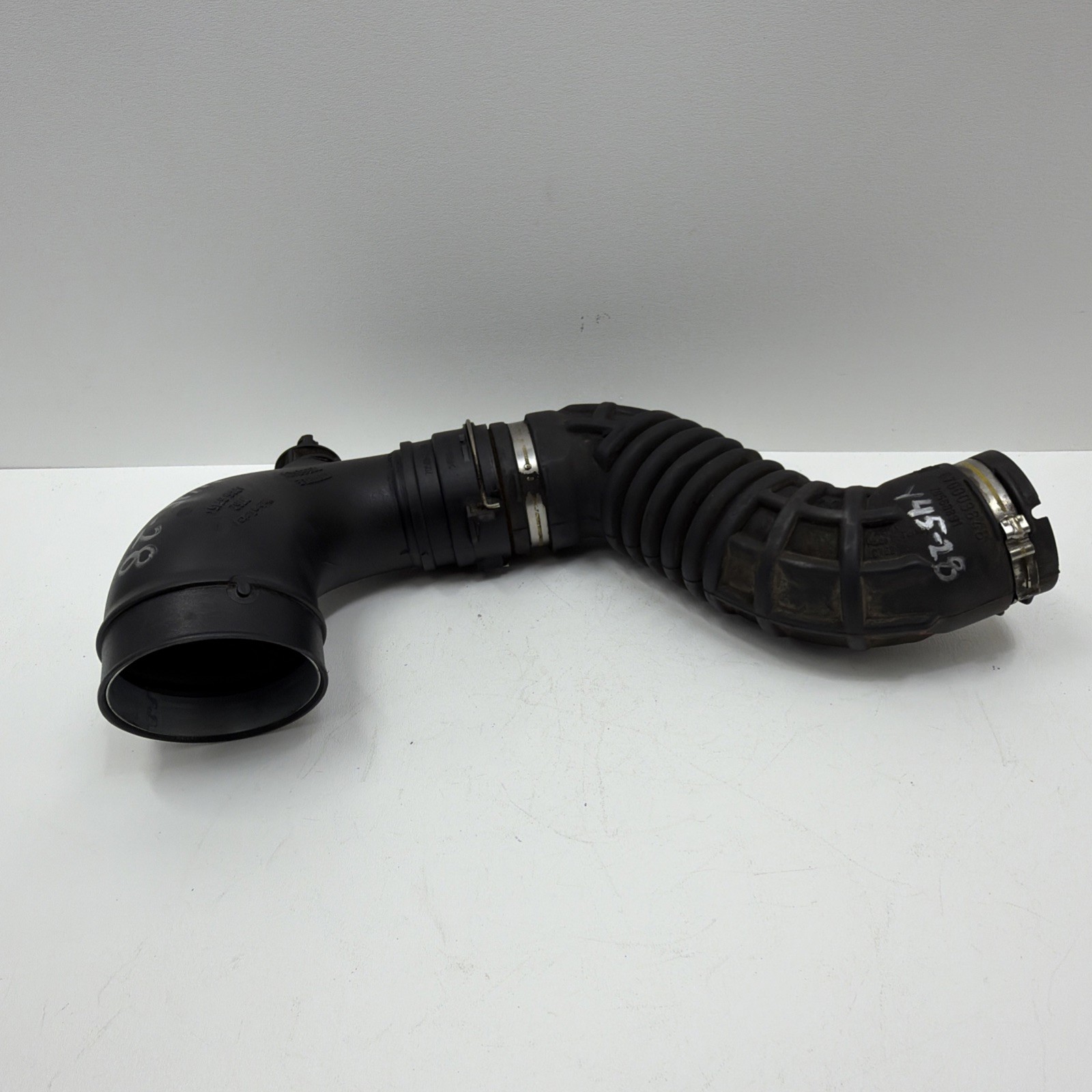 🟢14-22 Maserati Quattroporte M156 Engine Right Air Intake Duct Pipe Hose OEM🟢
