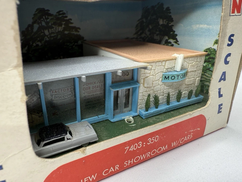 VINTAGE BACHMANN NEW CAR SHOW ROOM #7403 MENS STORE #7305 N SCALE BUILDINGS NOS - Image 3 of 4