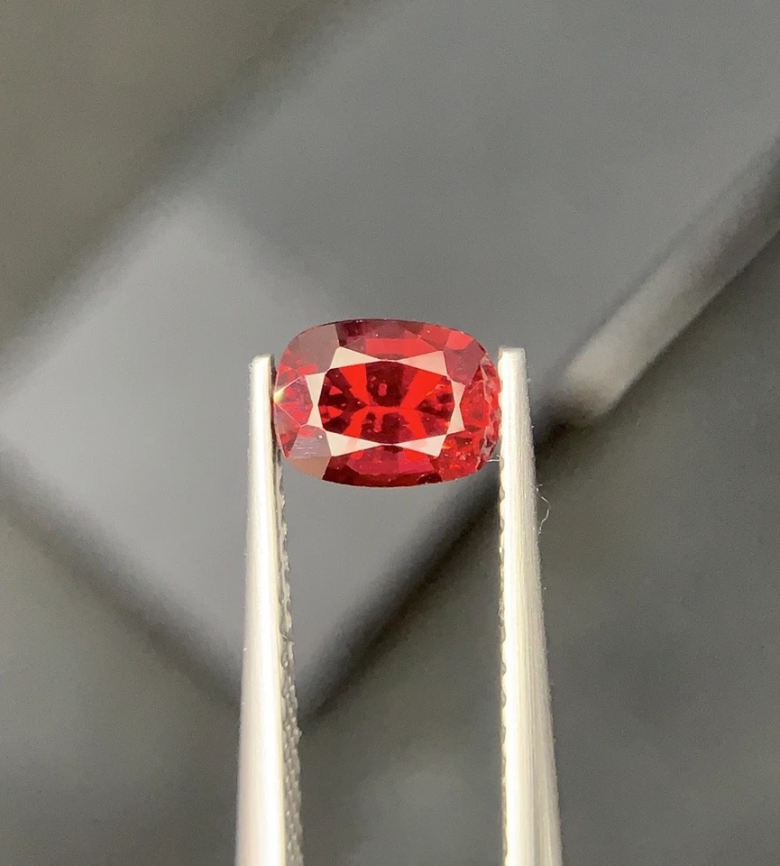 Piedra preciosa de espinela roja Ferrari, piedra suelta de espinela para anillo de joyería - 0,85 quilates Foto 3 de 4