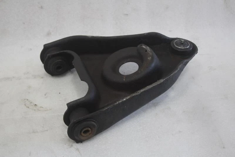 Ford Mustang 1983 lado del pasajero derecho brazo de control inferior delantero Foto 3 de 4