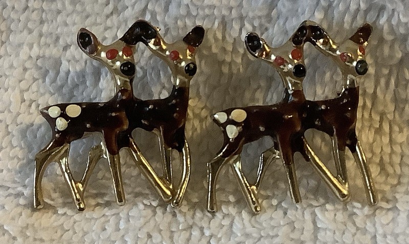 2 PAIR PINS BAR LAPEL DEER DOE COLORFUL RED BROWN & DOE SPOTS  ANTIQUE VINTAGE