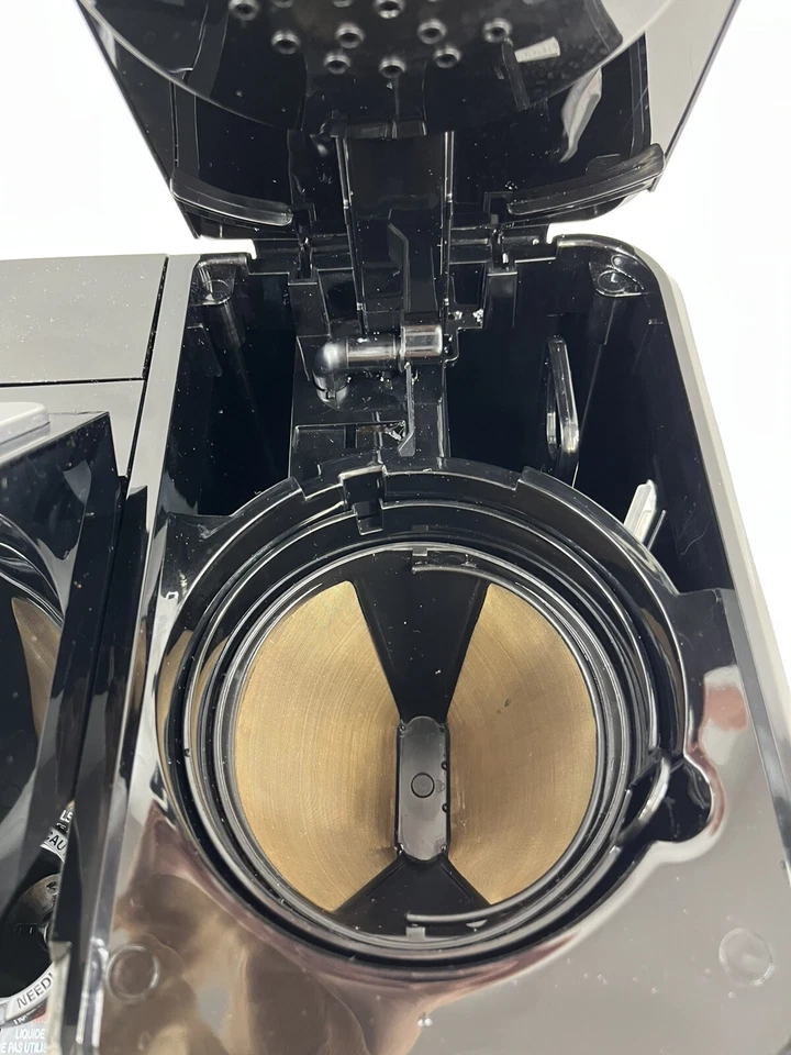 Cuisinart 12 Cup Coffee Maker Glass Carafe Automatic Hot & Iced Coffee Brewer - Image 3 of 4