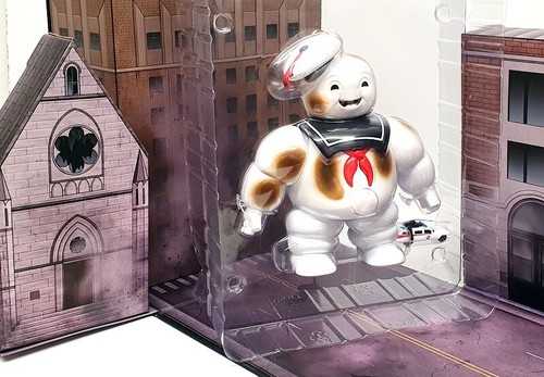 Jada 31441 - Ghostbusters Nano Scene + 1.65" Ecto-1 & 6" Stay Puft M/Mallow Man - Picture 2 of 6